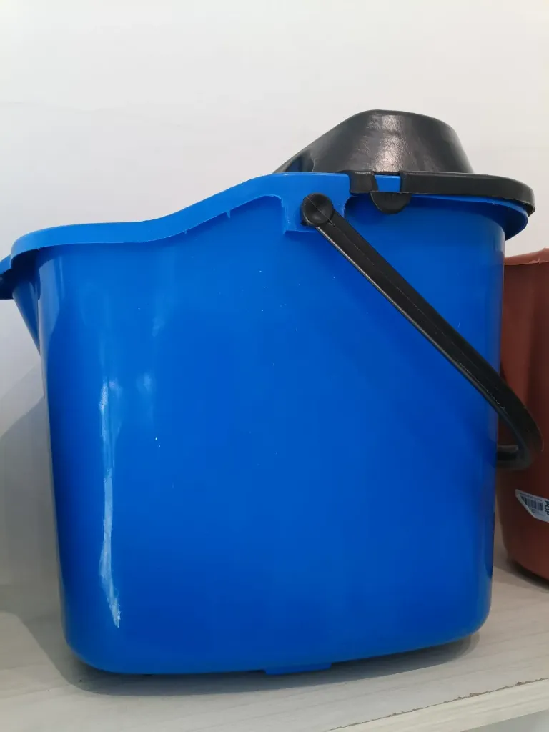 BALDE 16LT MOPERO CON RUEDITA
